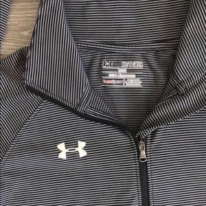Woman Under Armour 1/2 zip Top